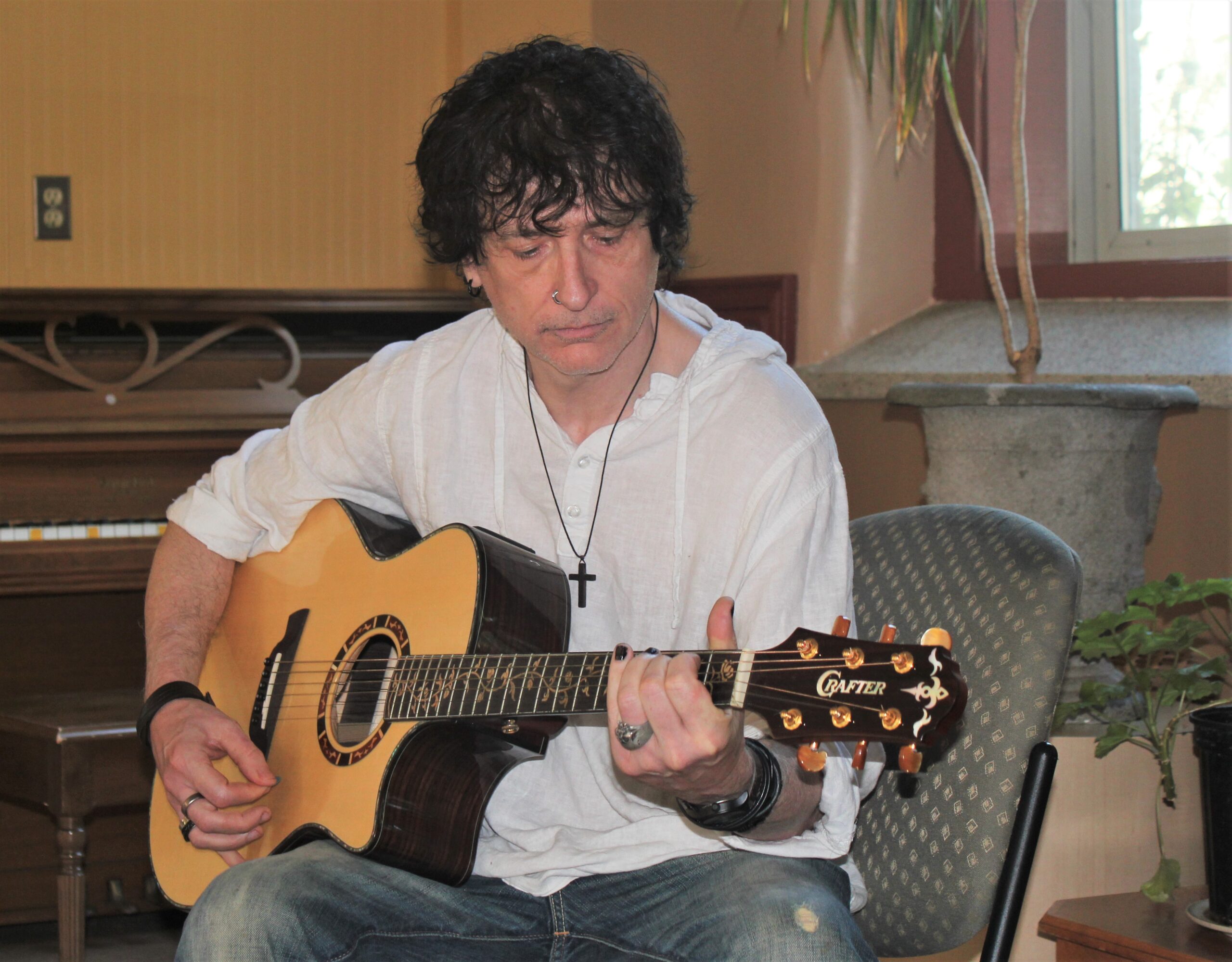 Steve Taunton playing his guitar for patients